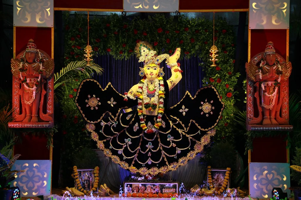 Kartik Deep Daan Seva for Lord Damodar